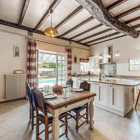 Feriehus 4 Bedroom Stunning In Escos