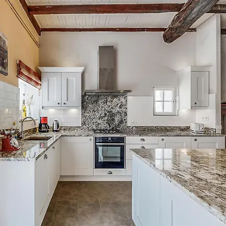 4 Bedroom Stunning In *