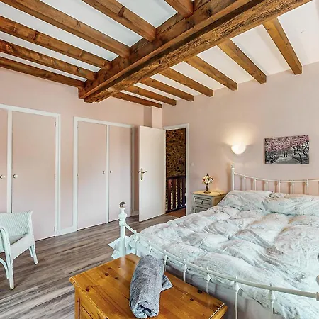 4 Bedroom Cozy In