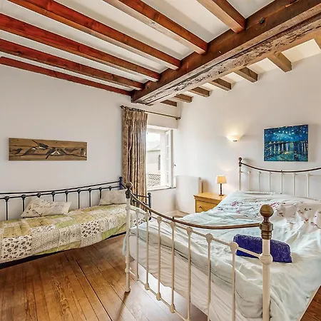 4 Bedroom Cozy In * Escos