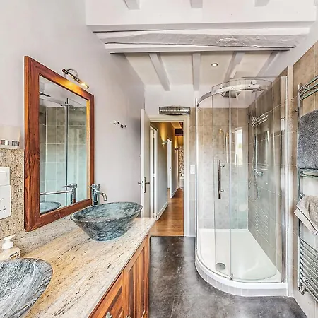 Feriehus 4 Bedroom Stunning In